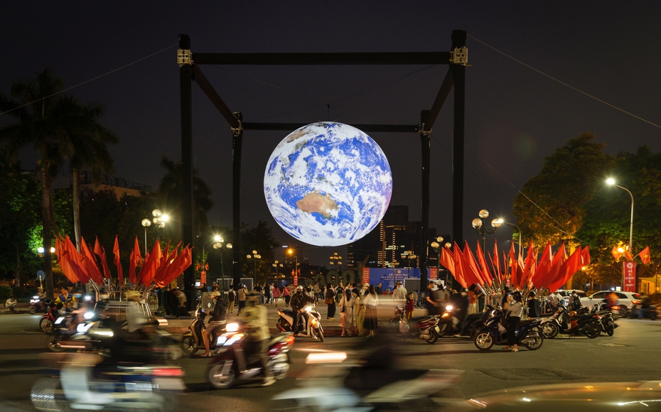 'Gaia' đánh thức tình yêu Trái Đất giữa lòng Hà Nội