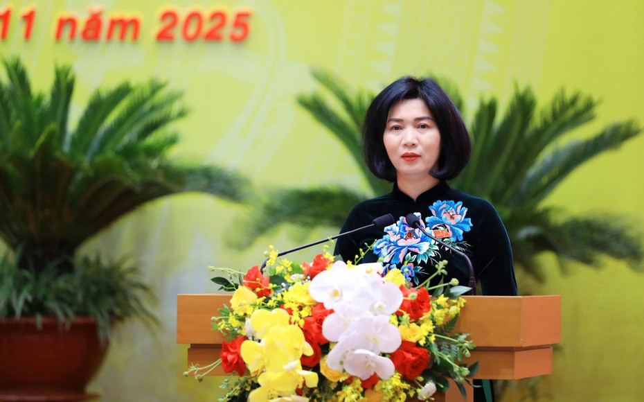 Đồng ch&#237; Ph&#249;ng Thị Hồng H&#224; được bầu giữ chức Chủ tịch HĐND TP. H&#224; Nội nhiệm kỳ 2021-2026