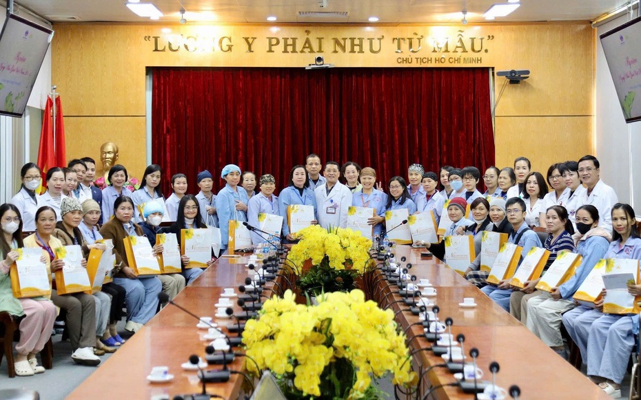 Tri &#226;n c&#225;c y b&#225;c sĩ nh&#226;n Ng&#224;y Nh&#224; gi&#225;o Việt Nam