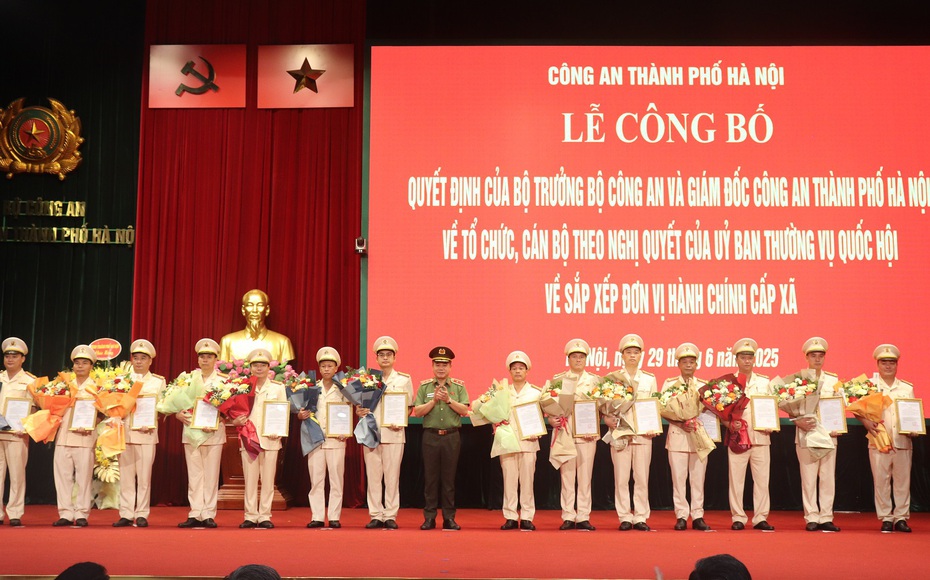 C&#244;ng bố, ra mắt 126 C&#244;ng an cấp x&#227; tr&#234;n địa b&#224;n H&#224; Nội