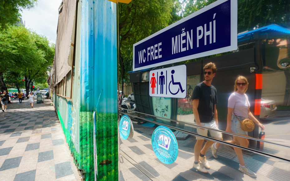 Vận động c&#225;c hộ d&#226;n mở cửa cho du kh&#225;ch d&#249;ng nh&#224; vệ sinh miễn ph&#237; dịp 2/9