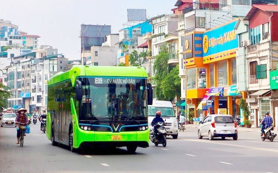 H&#224; Nội ưu ti&#234;n chuyển đổi phương tiện &#39;xanh&#39;, hạ tầng trạm sạc xe điện