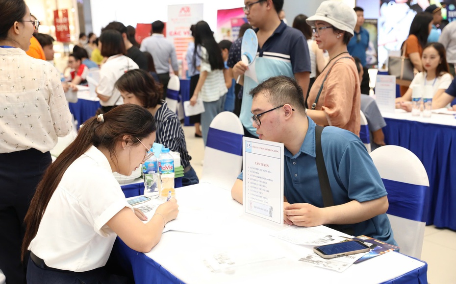 H&#224; Nội giải quyết việc l&#224;m cho hơn 125 ngh&#236;n người lao động