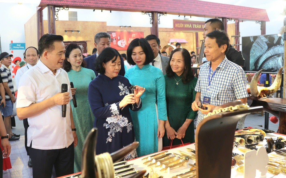 L&#227;nh đạo H&#224; Nội tham quan kh&#244;ng gian “Truyền thống v&#224; S&#225;ng tạo” Thủ đ&#244;