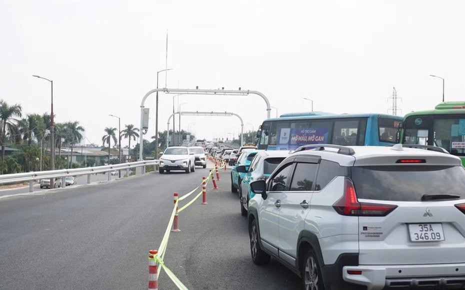 Từ ngày 22/10, phân luồng giao thông trên cầu Thăng Long