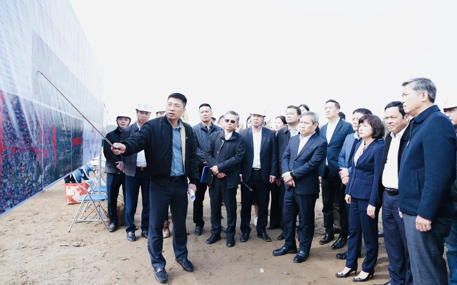 Chủ tịch UBND TP. Hà Nội thăm, động viên các đơn vị làm nhiệm vụ xuyên Tết