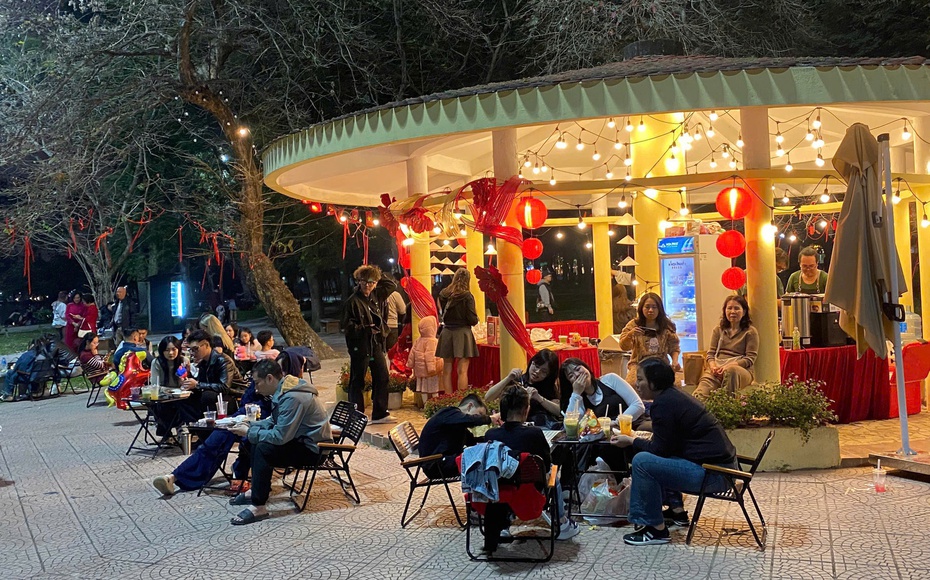 Đậm đà bản sắc dân tộc trong 'Khu Trải nghiệm Tết Việt' tại Hà Nội