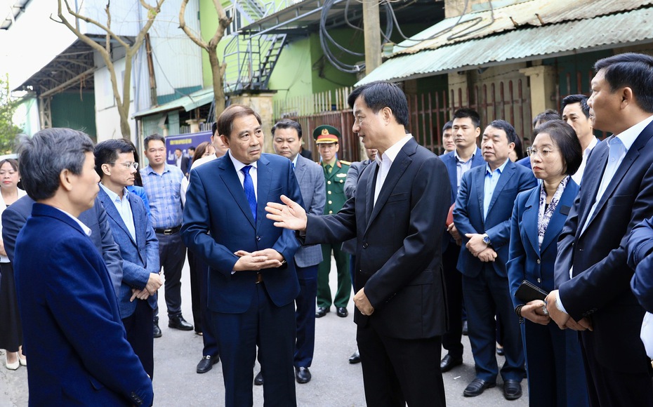 Tạo điều kiện thuận lợi để mọi công dân thực hiện đầy đủ quyền bầu cử