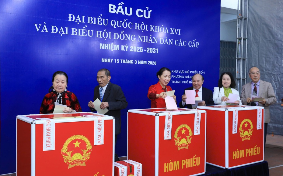 Cử tri Thủ đô phấn khởi tham gia ngày hội bầu cử của toàn dân