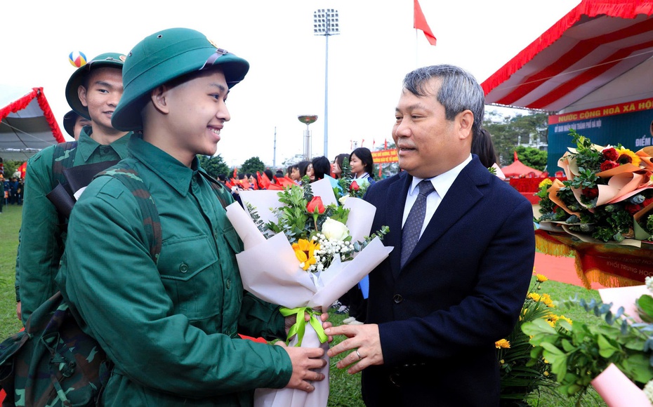 Chủ tịch UBND TP. Hà Nội động viên công dân lên đường nhập ngũ