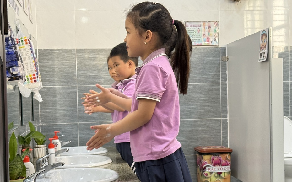 Các trường học chủ động ngăn ngừa bệnh tay chân miệng từ sớm