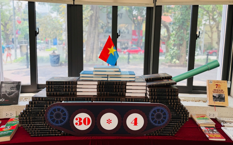 Trưng bày hơn 300 tài liệu sách, báo 'Việt Nam – Vang mãi những chiến công'