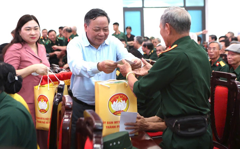 Hà Nội tiếp tục chăm lo đời sống người có công với cách mạng