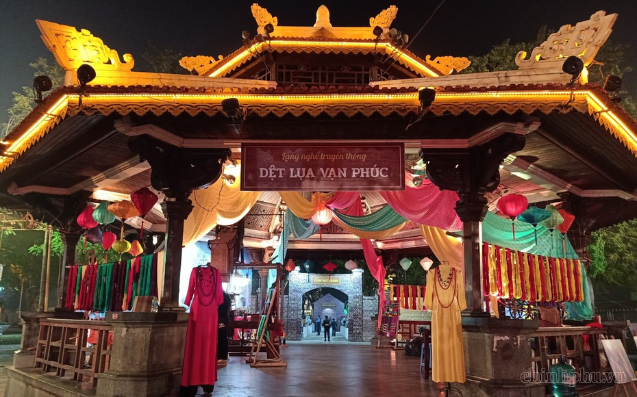 Hà Nội công nhận điểm du lịch Làng nghề dệt lụa Vạn Phúc - Hà Đông