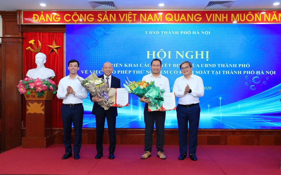 Hà Nội trao quyết định hệ thống giao thông tự hành và chế biến đất hiếm